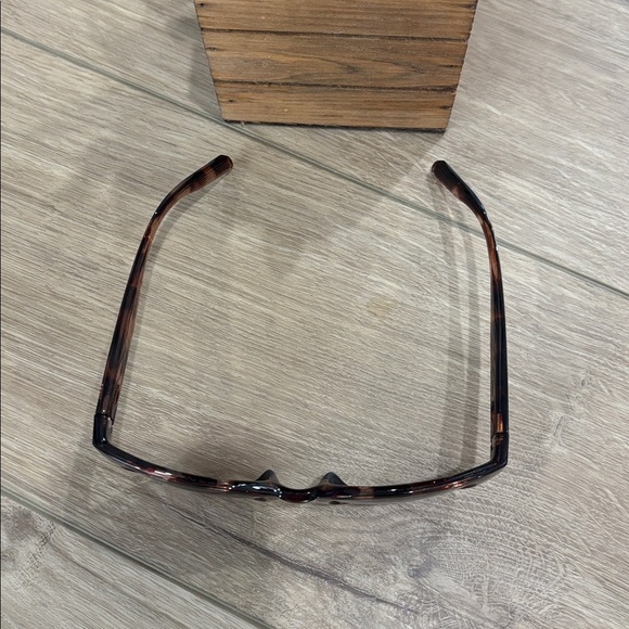 Tortoise Shell Sunglasses - Picture 6 of 6